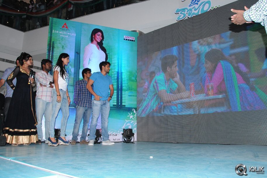 Oka-Laila-Kosam-Movie-Team-at-Vijayawada-PVP-Mall
